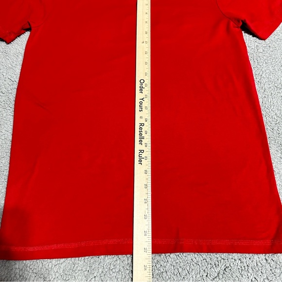 GUESS Red Embossed Logo Tee Size M Men’s Short Sleeve T-Shirt Los Angeles - Picture 5 of 5